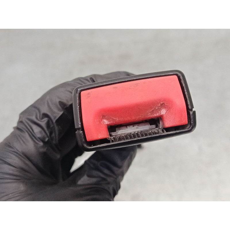 Recambio de anclaje cinturon delantero derecho para volkswagen polo iv (9n_, 9a_) 1.4 tdi referencia OEM IAM 600857756D  