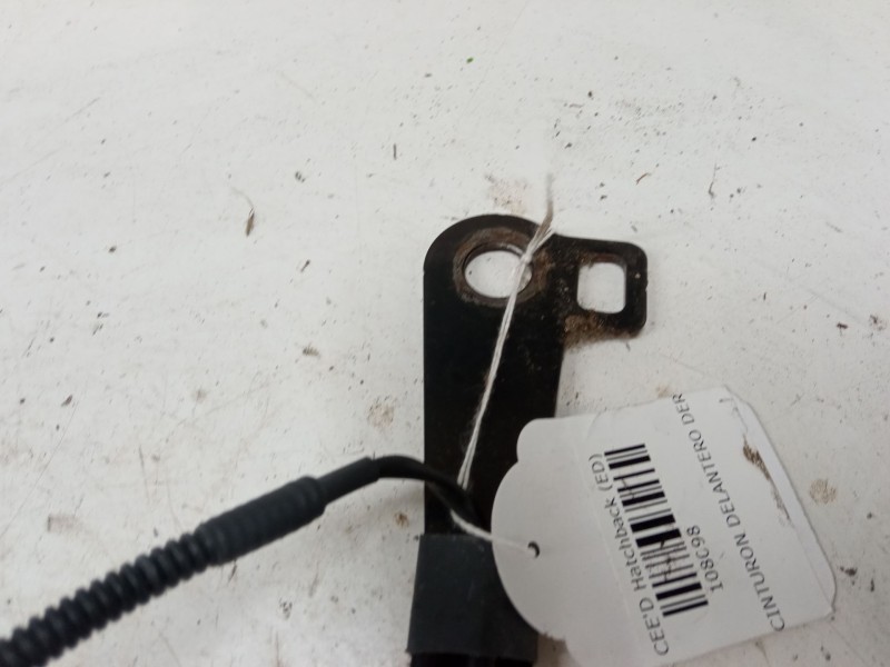 Recambio de anclaje cinturon delantero derecho para kia cee´d hatchback (ed) 1.4 referencia OEM IAM   