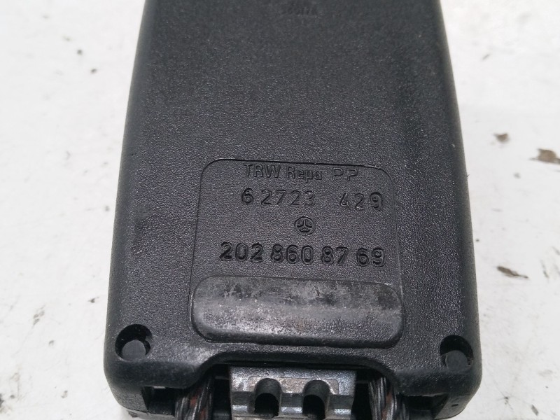 Recambio de anclaje cinturon delantero derecho para mercedes-benz clase c (w202) c 240 (202.026) referencia OEM IAM 2028608769  