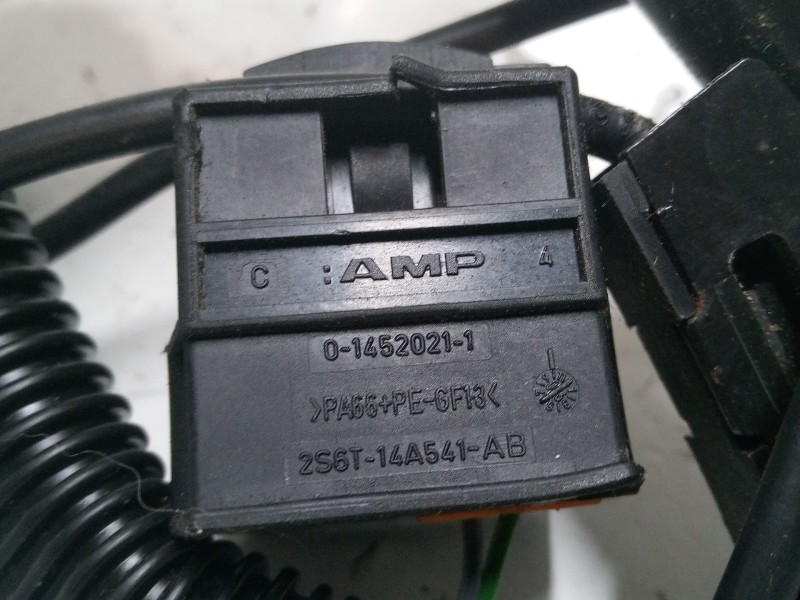 Recambio de anclaje cinturon delantero derecho para ford fiesta v (jh_, jd_) 1.3 referencia OEM IAM 2S6T 14A541 AB  