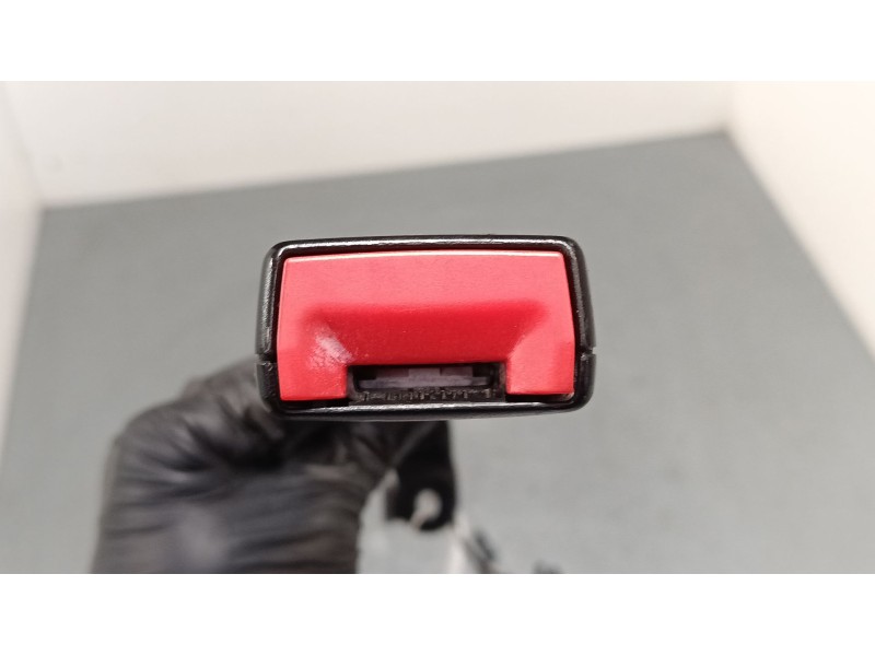 Recambio de anclaje cinturon delantero derecho para volkswagen golf plus v (5m1, 521) 1.9 tdi referencia OEM IAM 1K4857756F  