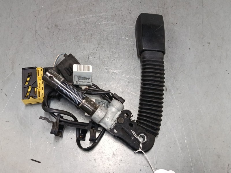 Recambio de anclaje cinturon delantero derecho para bmw 3 compact (e46) 320 td referencia OEM IAM 8257788R  