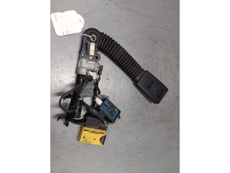 Recambio de anclaje cinturon delantero derecho para bmw 3 compact (e46) 320 td referencia OEM IAM 8257788R  