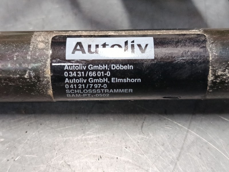 Recambio de anclaje cinturon delantero derecho para bmw 3 compact (e46) 320 td referencia OEM IAM 8257788R  