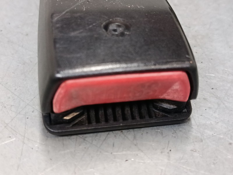 Recambio de anclaje cinturon delantero derecho para bmw 3 compact (e46) 320 td referencia OEM IAM 8257788R  