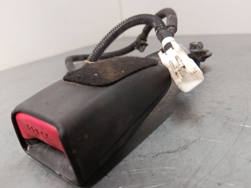 Recambio de anclaje cinturon delantero derecho para hyundai i30 (gd) 1.4 crdi referencia OEM IAM   