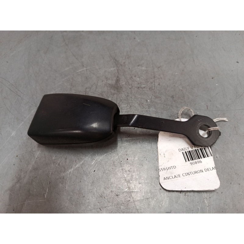 Recambio de anclaje cinturon delantero derecho para iveco daily v furgoneta 29s13, 29l13, 35c13, 35s13, 40c13, 40s13 referencia 