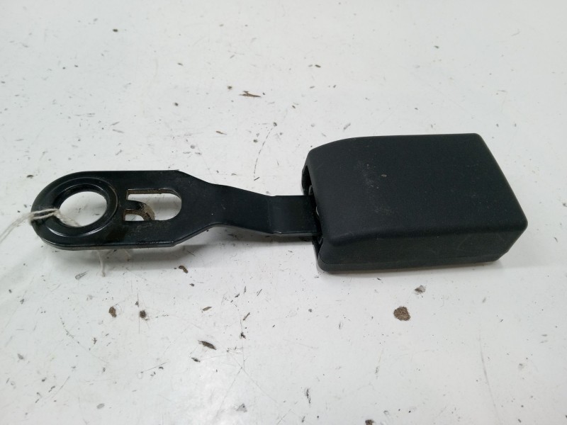 Recambio de anclaje cinturon delantero derecho para peugeot partner tepee 1.6 hdi 90 referencia OEM IAM 96815080XT  