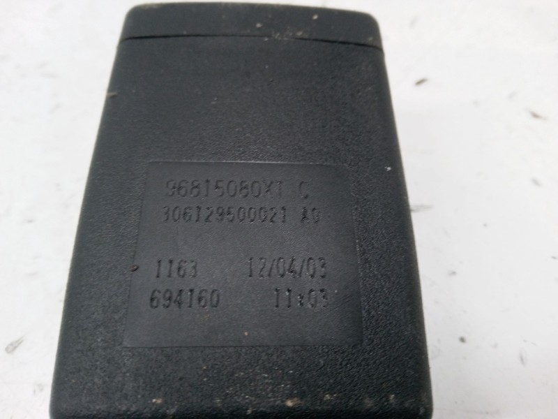 Recambio de anclaje cinturon delantero derecho para peugeot partner tepee 1.6 hdi 90 referencia OEM IAM 96815080XT  