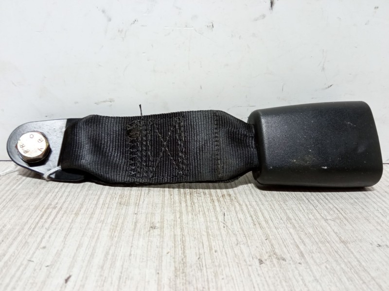 Recambio de anclaje cinturon trasero derecho para alfa romeo 147 (937_) 1.9 jtd (937.axd1a, 937.bxd1a) referencia OEM IAM 104510