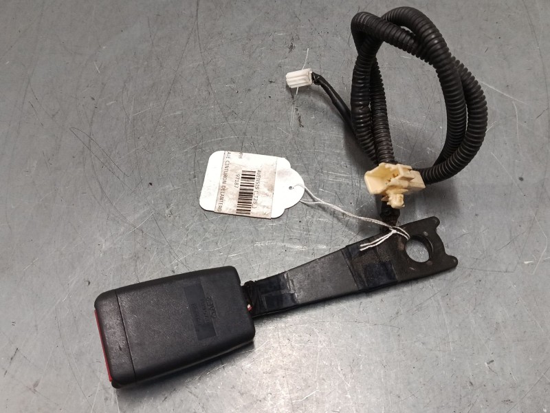 Recambio de anclaje cinturon delantero derecho para toyota avensis (_t25_) 1.8 (zzt251_) referencia OEM IAM   