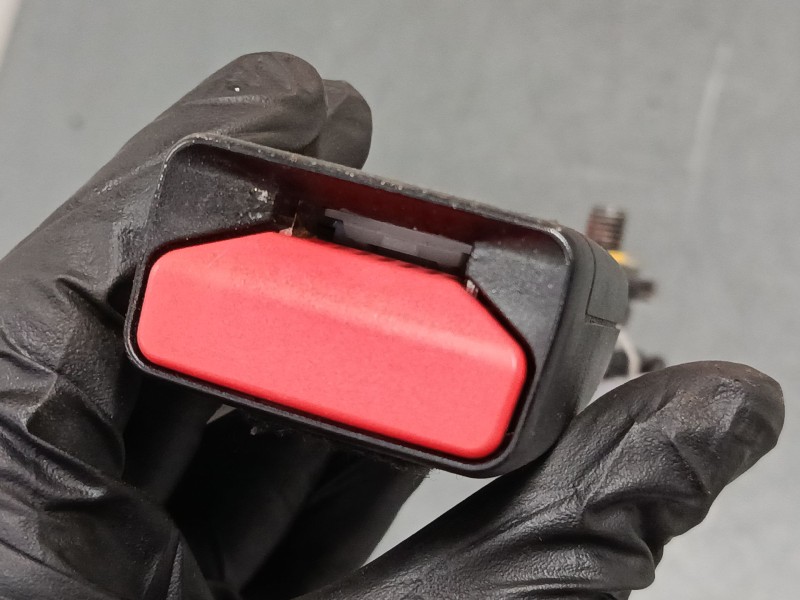 Recambio de anclaje cinturon delantero derecho para volvo v40 hatchback (525) d2 referencia OEM IAM 8632604  