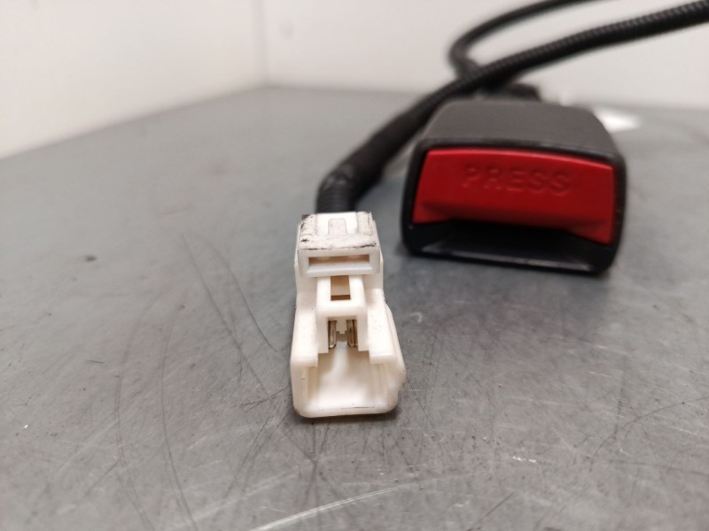 Recambio de anclaje cinturon delantero derecho para hyundai i40 i (vf) 1.7 crdi referencia OEM IAM   