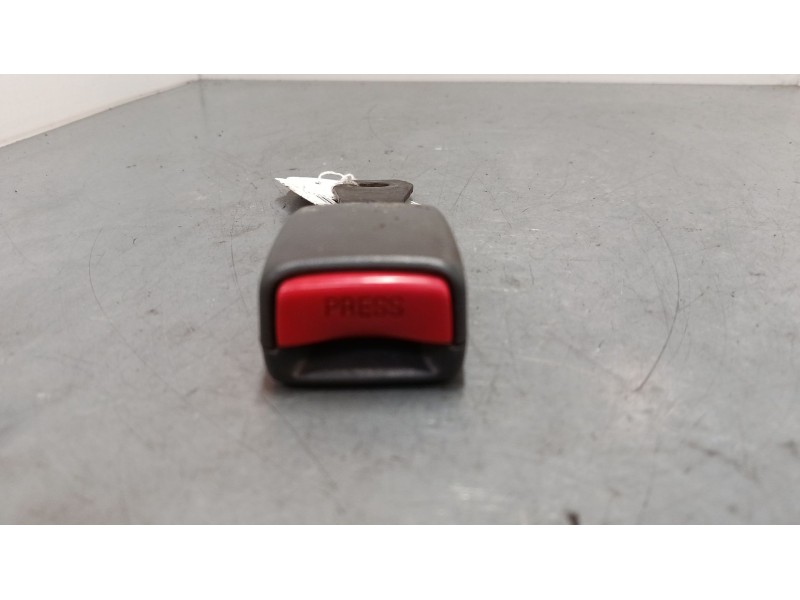 Recambio de anclaje cinturon delantero derecho para mitsubishi colt v (cj_, cp_) 1300 gl,glx (cj1a) referencia OEM IAM   