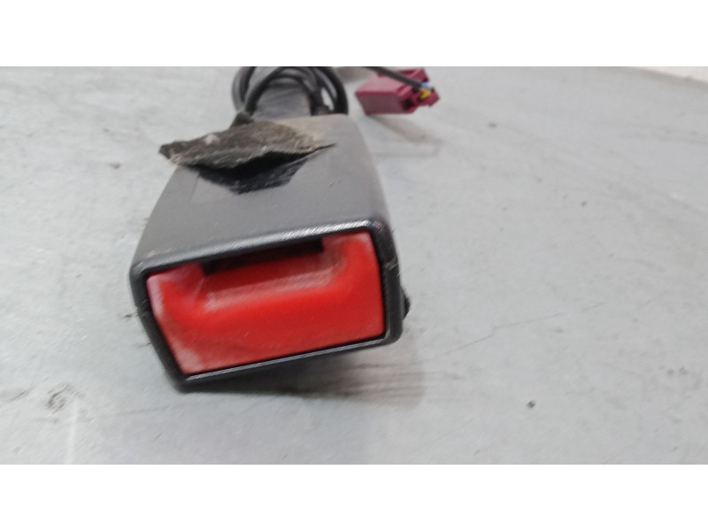 Recambio de anclaje cinturon delantero izquierdo para ford focus iii 1.6 tdci referencia OEM IAM   