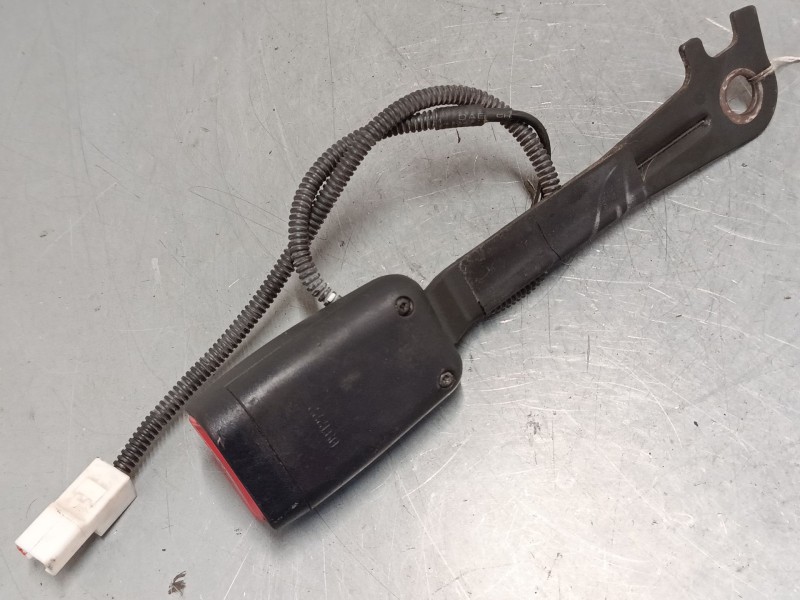 Recambio de anclaje cinturon delantero izquierdo para hyundai ix35 (lm, el, elh) 2.0 crdi referencia OEM IAM 1K0 688 5506  