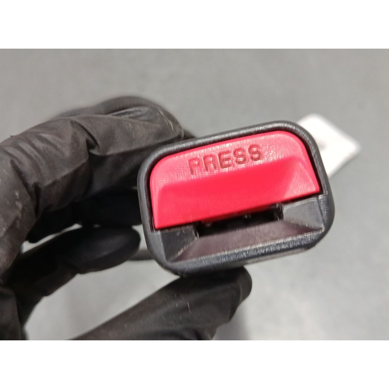 Recambio de anclaje cinturon delantero izquierdo para hyundai ix35 (lm, el, elh) 2.0 crdi referencia OEM IAM 1K0 688 5506  