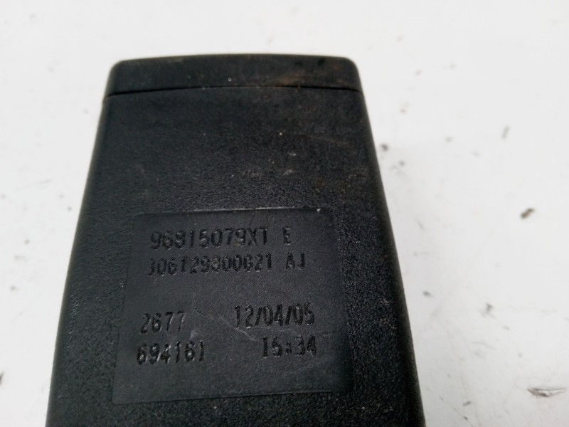 Recambio de anclaje cinturon delantero izquierdo para peugeot partner tepee 1.6 hdi 90 referencia OEM IAM 96815079XT  