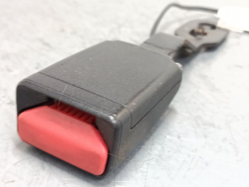 Recambio de anclaje cinturon delantero izquierdo para peugeot 208 i (ca_, cc_) 1.4 hdi referencia OEM IAM   