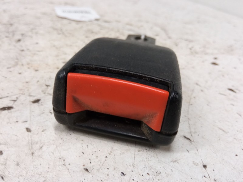 Recambio de anclaje cinturon delantero derecho para volkswagen caravelle 2,4 5v 2-aab-2m referencia OEM IAM 701857877F  