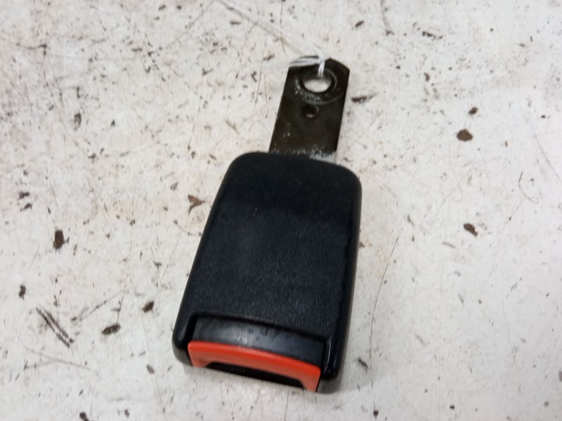 Recambio de anclaje cinturon delantero derecho para volkswagen caravelle 2,4 5v 2-aab-2m referencia OEM IAM 701857877F  