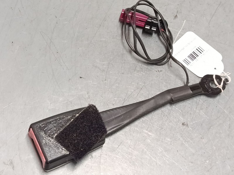 Recambio de anclaje cinturon delantero izquierdo para ford fiesta vi (cb1, ccn) 1.25 referencia OEM IAM C1BB B61208 BB  