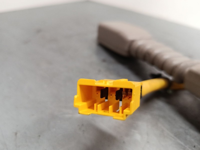 Recambio de anclaje cinturon delantero izquierdo para hyundai tucson (jm) 2.0 crdi a las 4 ruedas referencia OEM IAM   