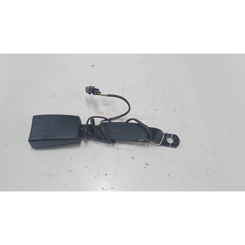 Recambio de anclaje cinturon delantero izquierdo para seat ibiza iv (6j5, 6p1) 1.4 tdi referencia OEM IAM 6R0857756B  