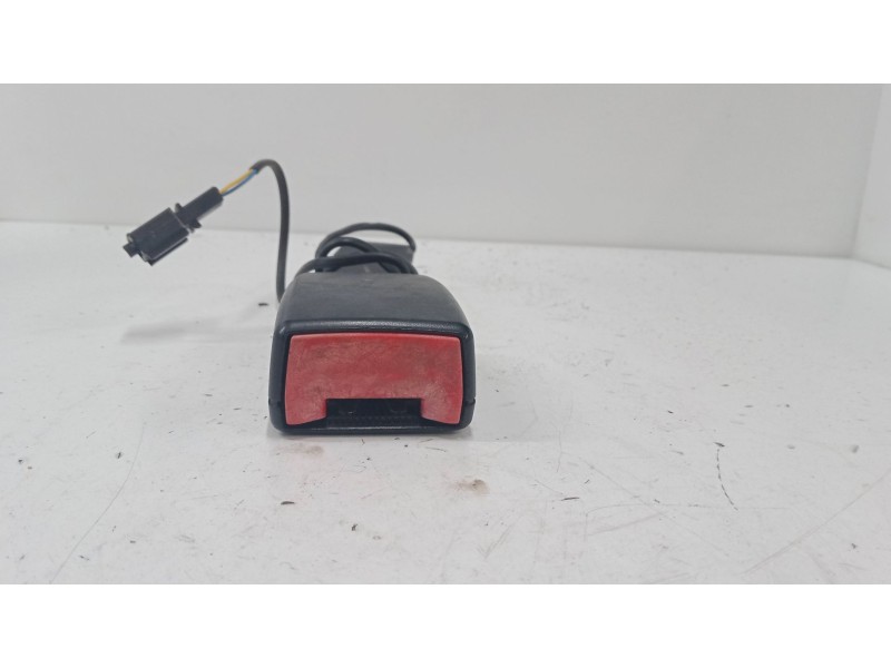 Recambio de anclaje cinturon delantero izquierdo para seat ibiza iv (6j5, 6p1) 1.4 tdi referencia OEM IAM 6R0857756B  