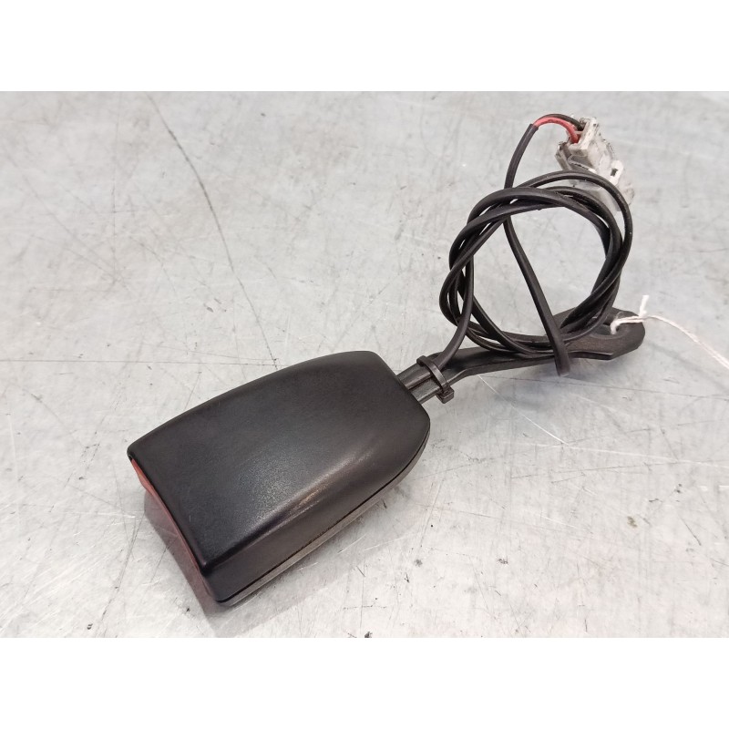 Recambio de anclaje cinturon delantero izquierdo para iveco daily v furgoneta 29s13, 29l13, 35c13, 35s13, 40c13, 40s13 referenci