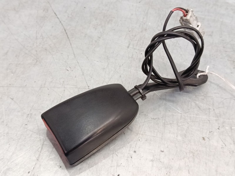 Recambio de anclaje cinturon delantero izquierdo para iveco daily v furgoneta 29s13, 29l13, 35c13, 35s13, 40c13, 40s13 referenci