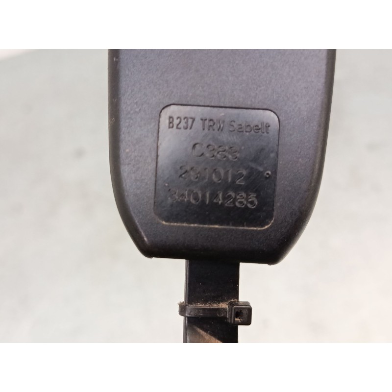 Recambio de anclaje cinturon delantero izquierdo para iveco daily v furgoneta 29s13, 29l13, 35c13, 35s13, 40c13, 40s13 referenci