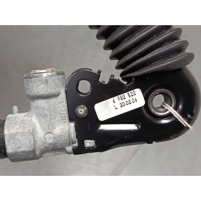 Recambio de anclaje cinturon delantero izquierdo para bmw 7 (e65, e66, e67) 730 i, li referencia OEM IAM 6982523  