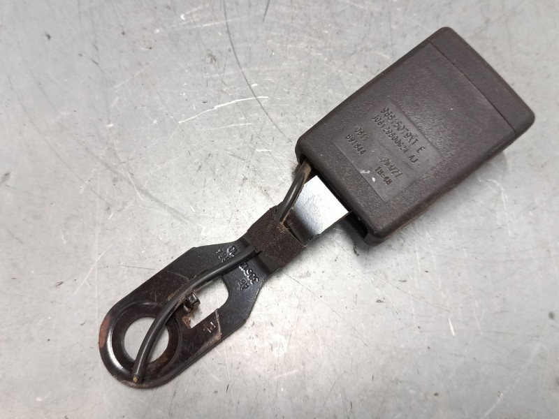 Recambio de anclaje cinturon delantero izquierdo para peugeot partner tepee 1.6 hdi 90 referencia OEM IAM 96815079XTE  