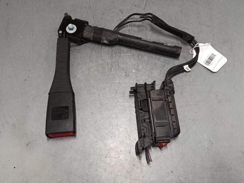 Recambio de anclaje cinturon delantero izquierdo para opel corsa d (s07) 1.2 (l08, l68) referencia OEM IAM 616046700C  