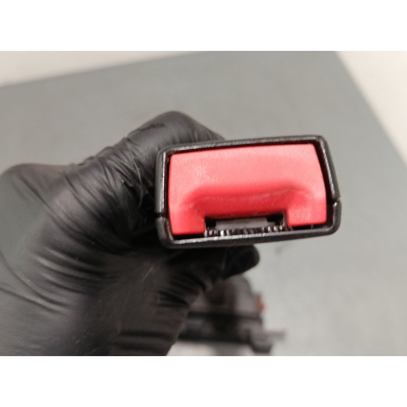 Recambio de anclaje cinturon delantero izquierdo para opel corsa d (s07) 1.2 (l08, l68) referencia OEM IAM 616046700C  