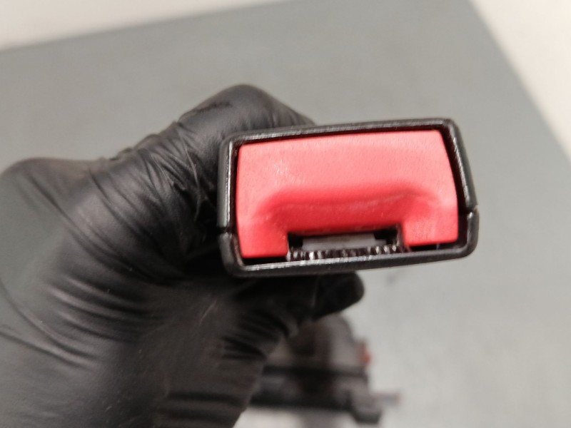 Recambio de anclaje cinturon delantero izquierdo para opel corsa d (s07) 1.2 (l08, l68) referencia OEM IAM 616046700C  