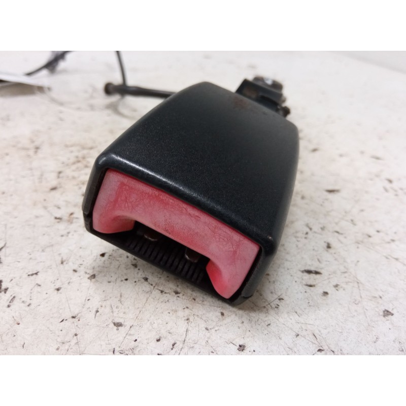 Recambio de anclaje cinturon delantero izquierdo para fiat qubo (225_) 1.3 d multijet (225cxb1a, 225axb1a, 225cxb11, 225axb11,..