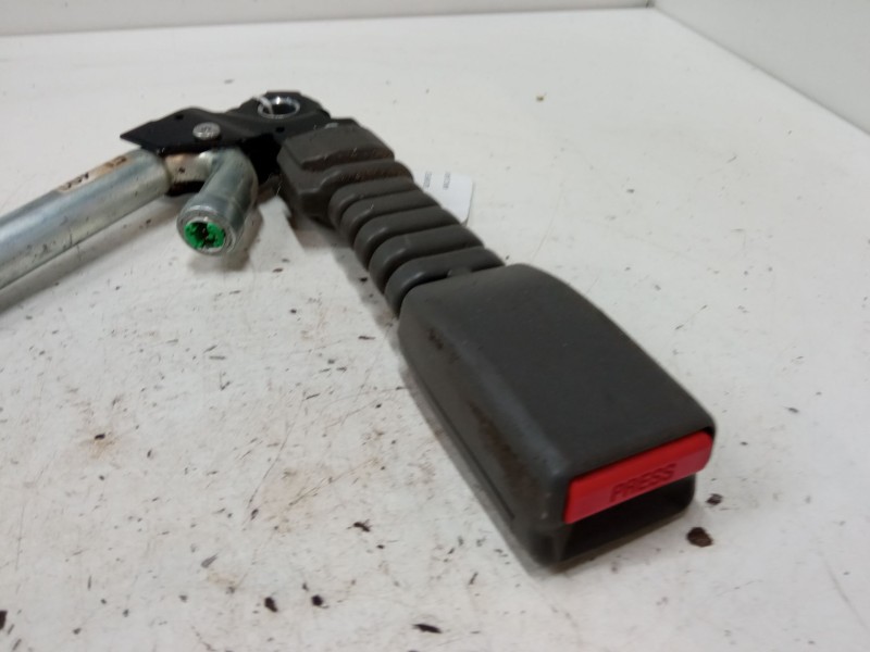 Recambio de anclaje cinturon delantero izquierdo para hyundai tucson (jm) 2.0 crdi referencia OEM IAM   