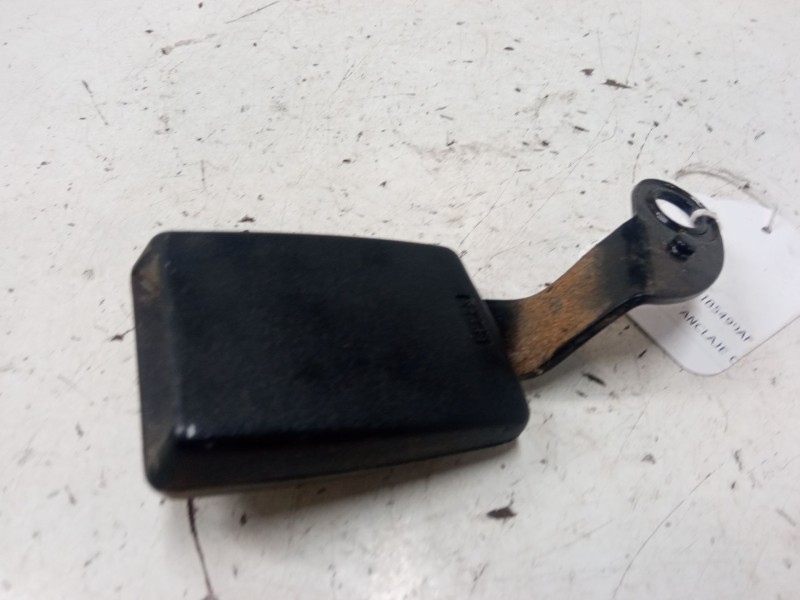 Recambio de anclaje cinturon delantero izquierdo para peugeot 205 sr referencia OEM IAM   