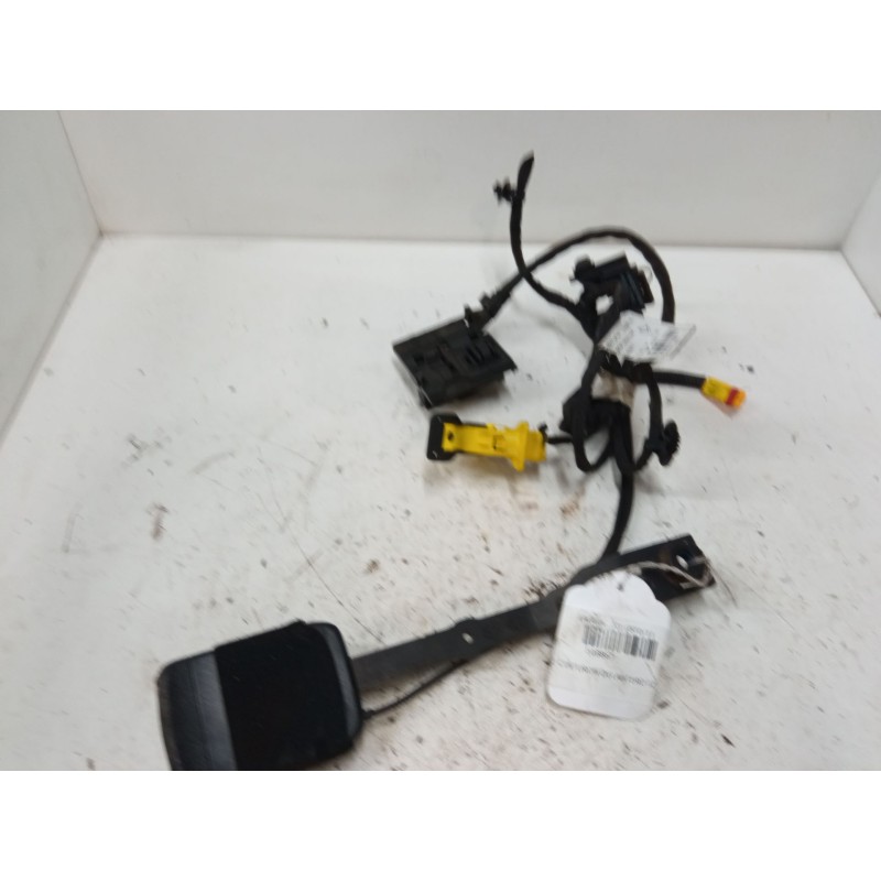 Recambio de anclaje cinturon delantero izquierdo para renault laguna iii (bt0/1) 1.5 dci (bt00, bt0a, bt0t, bt1j) referencia OEM