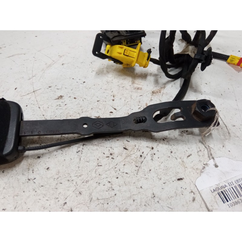 Recambio de anclaje cinturon delantero izquierdo para renault laguna iii (bt0/1) 1.5 dci (bt00, bt0a, bt0t, bt1j) referencia OEM