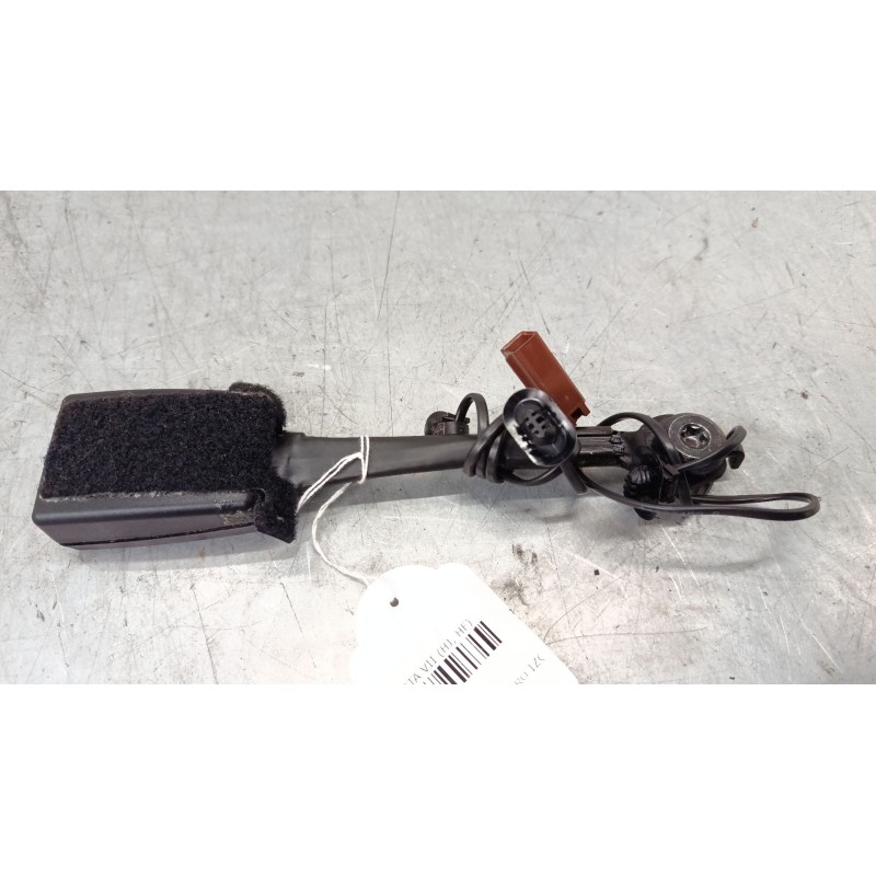 Recambio de anclaje cinturon delantero izquierdo para ford fiesta vii (hj, hf) 1.0 ecoboost referencia OEM IAM   