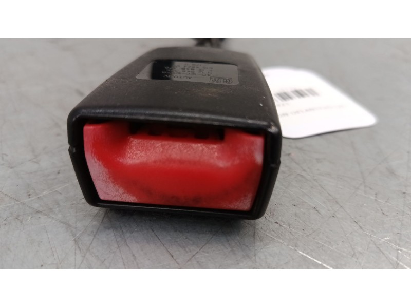 Recambio de anclaje cinturon delantero izquierdo para opel astra j (p10) 1.4 turbo (68) referencia OEM IAM   