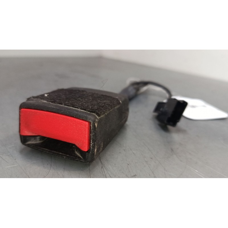 Recambio de anclaje cinturon delantero izquierdo para opel insignia a sports tourer (g09) 2.0 cdti (35) referencia OEM IAM   