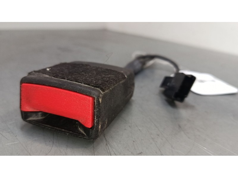 Recambio de anclaje cinturon delantero izquierdo para opel insignia a sports tourer (g09) 2.0 cdti (35) referencia OEM IAM   