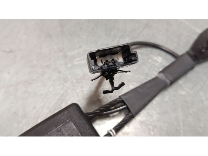 Recambio de anclaje cinturon delantero izquierdo para opel insignia a (g09) 2.0 cdti (68) referencia OEM IAM   