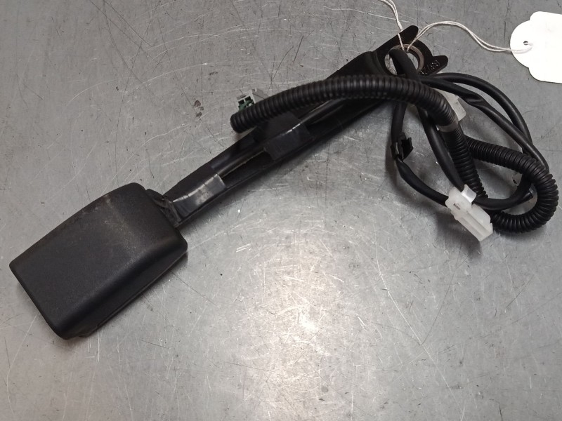 Recambio de anclaje cinturon delantero izquierdo para toyota auris (_e15_) 1.33 dual-vvti (nre150_) referencia OEM IAM   