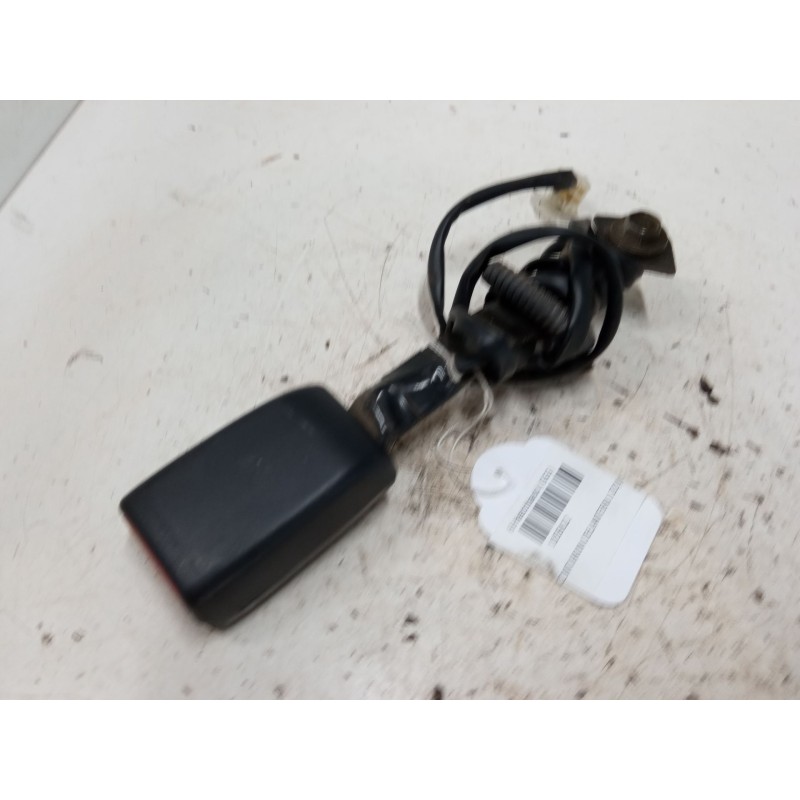 Recambio de anclaje cinturon delantero izquierdo para mazda 6 hatchback (gg) 2.0 di (gg14) referencia OEM IAM 040406AC  