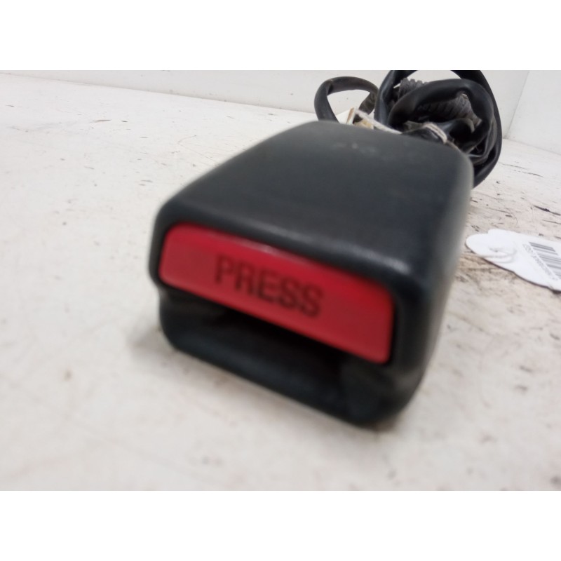 Recambio de anclaje cinturon delantero izquierdo para mazda 6 hatchback (gg) 2.0 di (gg14) referencia OEM IAM 040406AC  